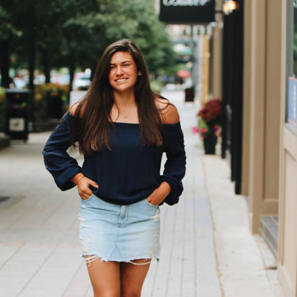 Meet your Posher, Alexis